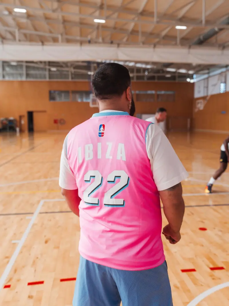 好不惬意!巴特勒ins晒休赛期休闲照与训练照与球迷分享