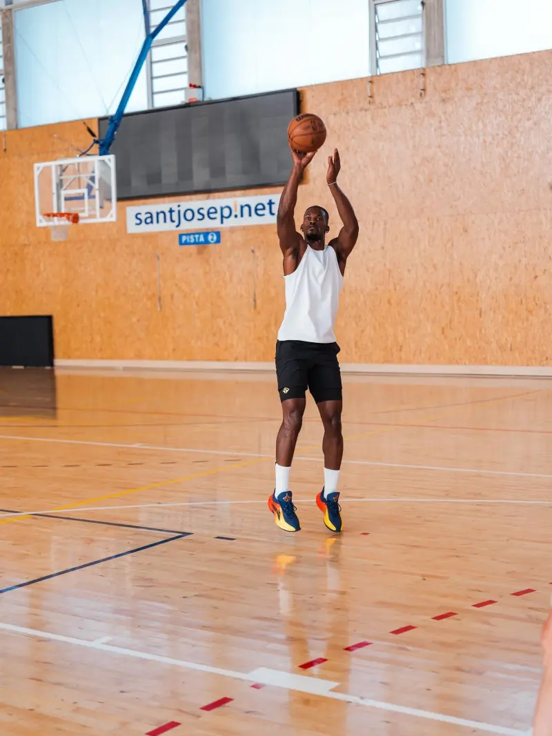 好不惬意!巴特勒ins晒休赛期休闲照与训练照与球迷分享