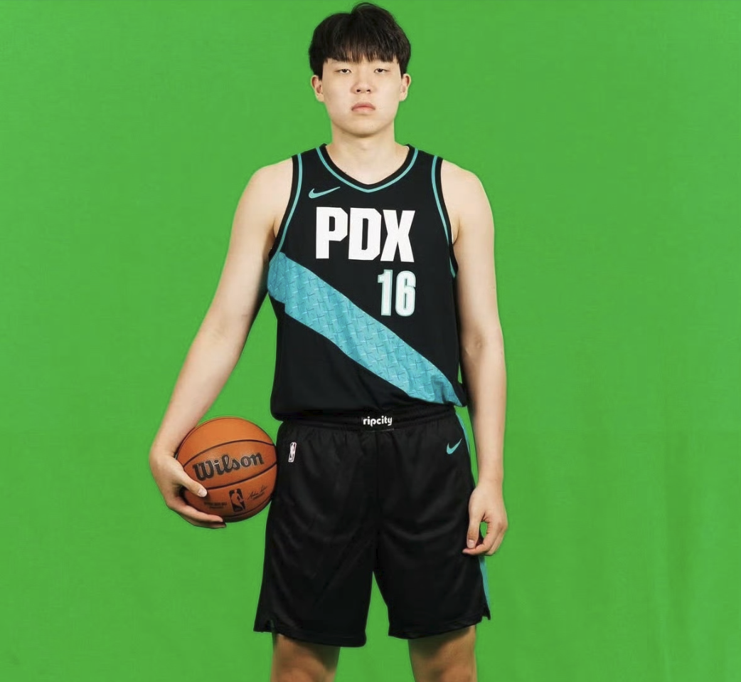 足球比赛在线直播观看免费-开拓者117-101老鹰,杨瀚森1秒没打!目睹队友出战38分钟三分9中1