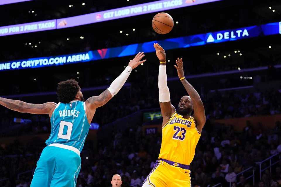 足球比赛在线直播观看免费-詹姆斯29+9+6湖人爆冷惨负黄蜂 东契奇39分三球30+11+9三分