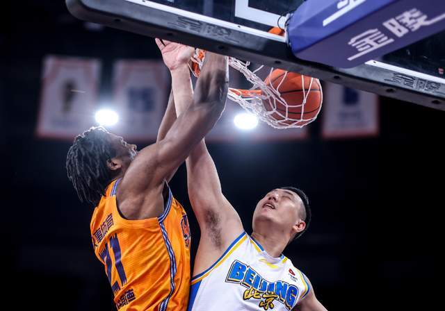 足球比赛直播免费在线观看-上海已将怀特塞德合同转正!战广东曾砍12+18,或成卢伟冲冠X因素