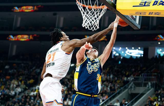 足球比赛直播免费在线观看-上海已将怀特塞德合同转正!战广东曾砍12+18,或成卢伟冲冠X因素