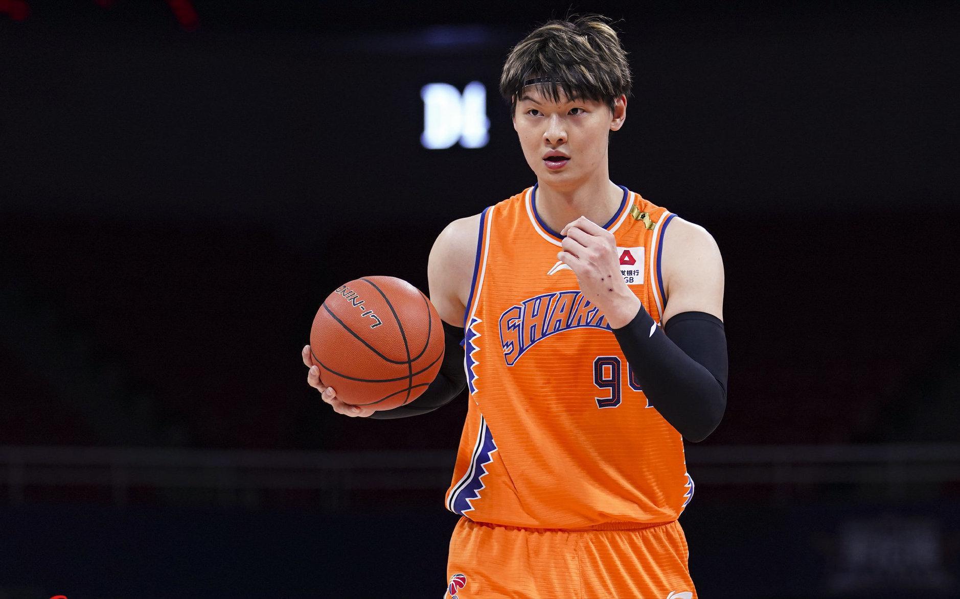 咪咕体育直播-幸亏放弃赵睿!上海队二选一成功,辽篮三冠前锋太香,成全王哲林
