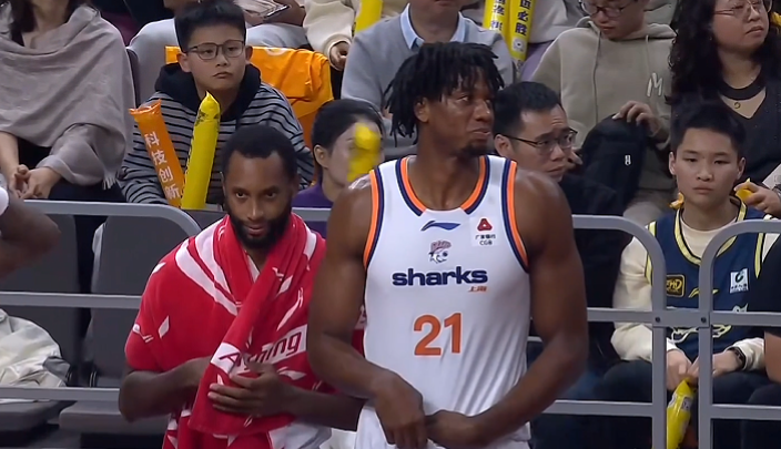 免费足球直播在线观看-37岁大白边打不了CBA？2战广东暴砍40分31板6帽，朱芳雨如坐针毡