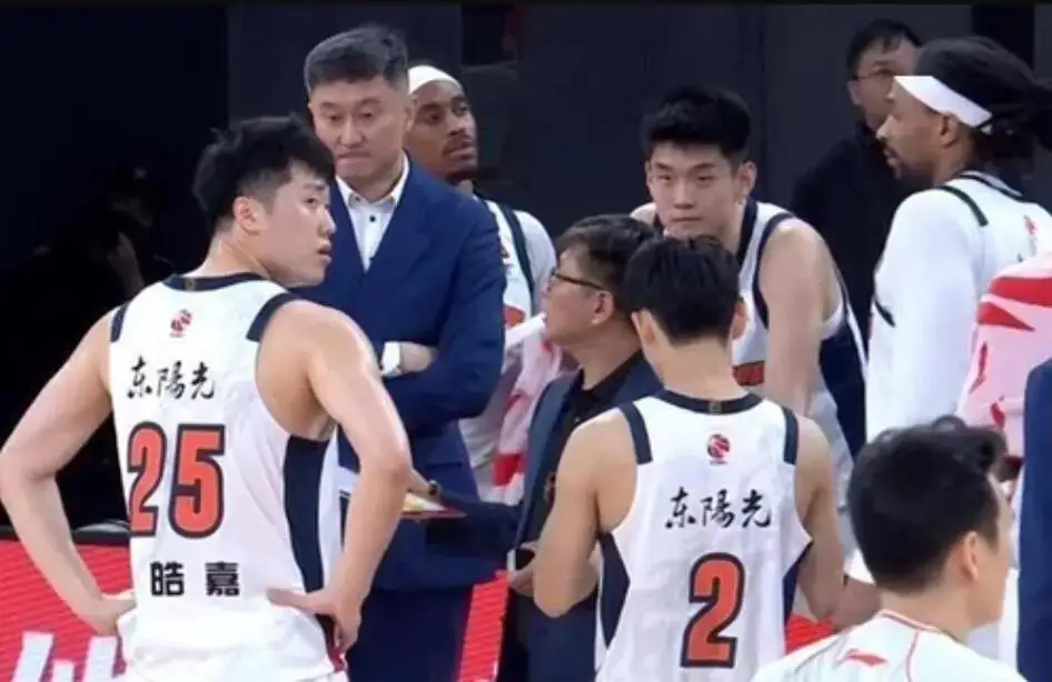 咪咕体育直播-出战38分钟，5中1得2分！球迷：杜锋给你机会刷分，你猛扇他脸